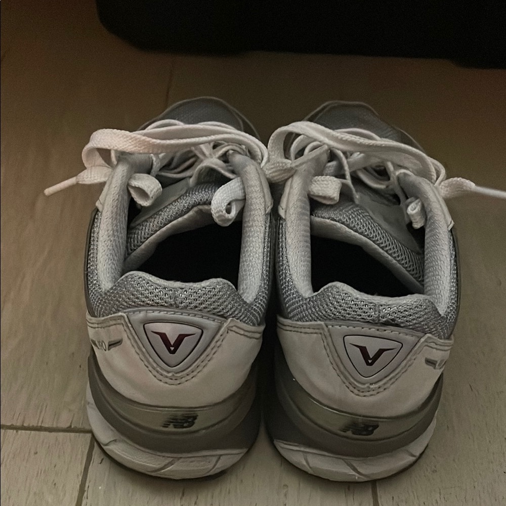 New Balance 990 V4 - Picture 3 of 4